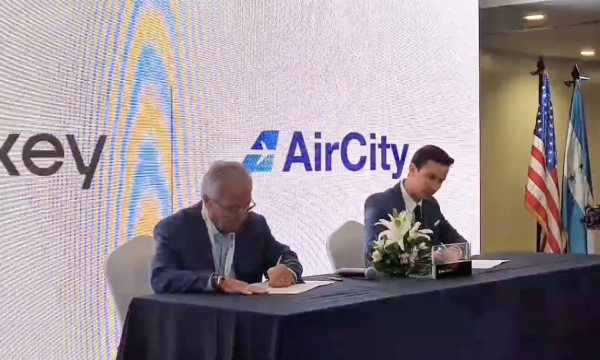 Firma de convenio de Air City y el Instituto Key.